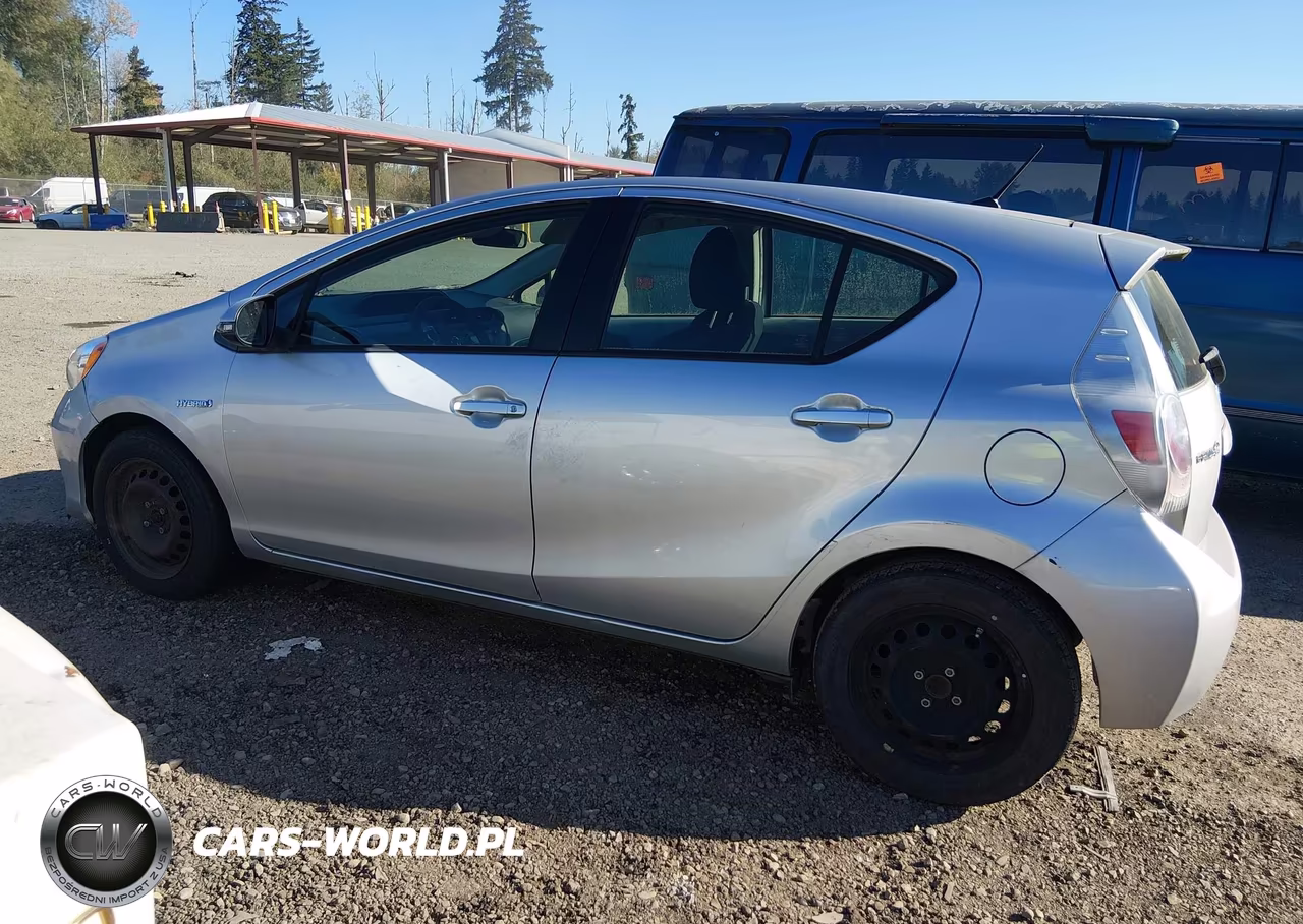 2014 Toyota Prius C Two VIN:JTDKDTB35E1075218 - 15