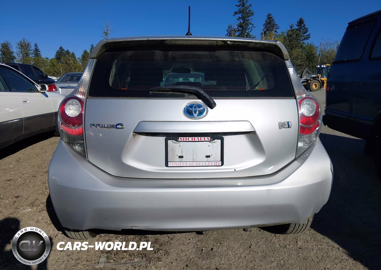 2014 Toyota Prius C Two VIN:JTDKDTB35E1075218 - 17