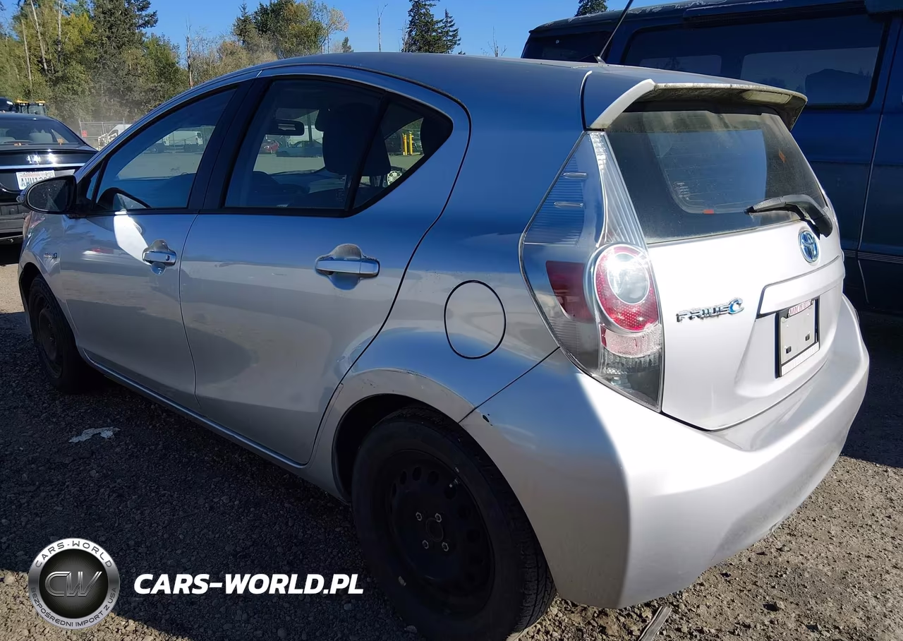 2014 Toyota Prius C Two VIN:JTDKDTB35E1075218 - 3