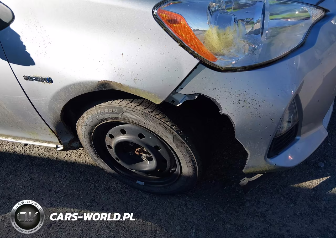 2014 Toyota Prius C Two VIN:JTDKDTB35E1075218 - 6