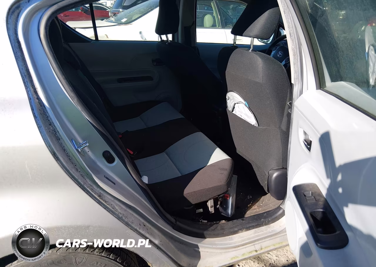 2014 Toyota Prius C Two VIN:JTDKDTB35E1075218 - 8