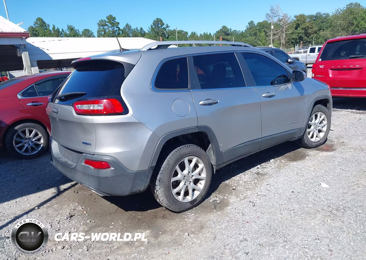 2017 Jeep Cherokee Latitude Fwd VIN:1C4PJLCS4HW652963 - 4