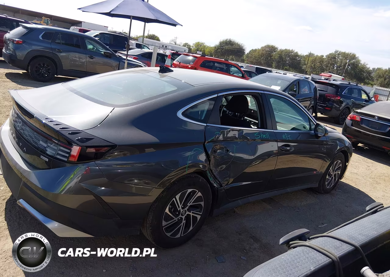 2026 Hyundai Sonata Hybrid Blue VIN:KMHL24JJ6TA173599 - 13