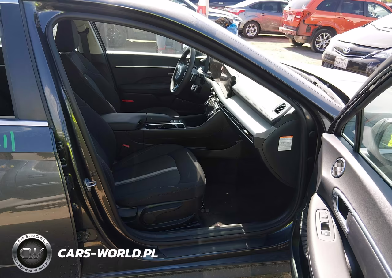 2026 Hyundai Sonata Hybrid Blue VIN:KMHL24JJ6TA173599 - 5