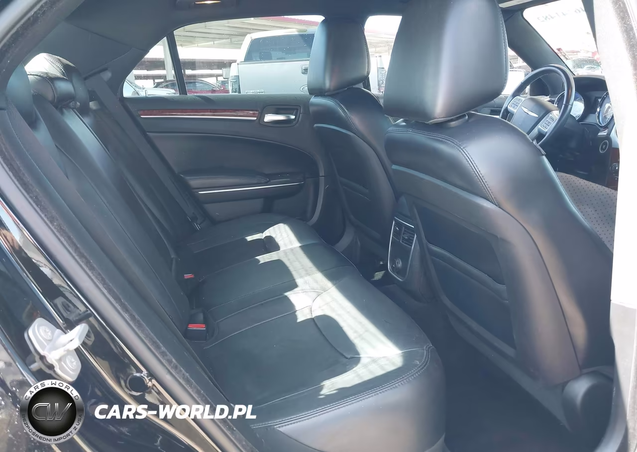 2014 Chrysler 300 VIN:2C3CCAAG4EH375421 - 8