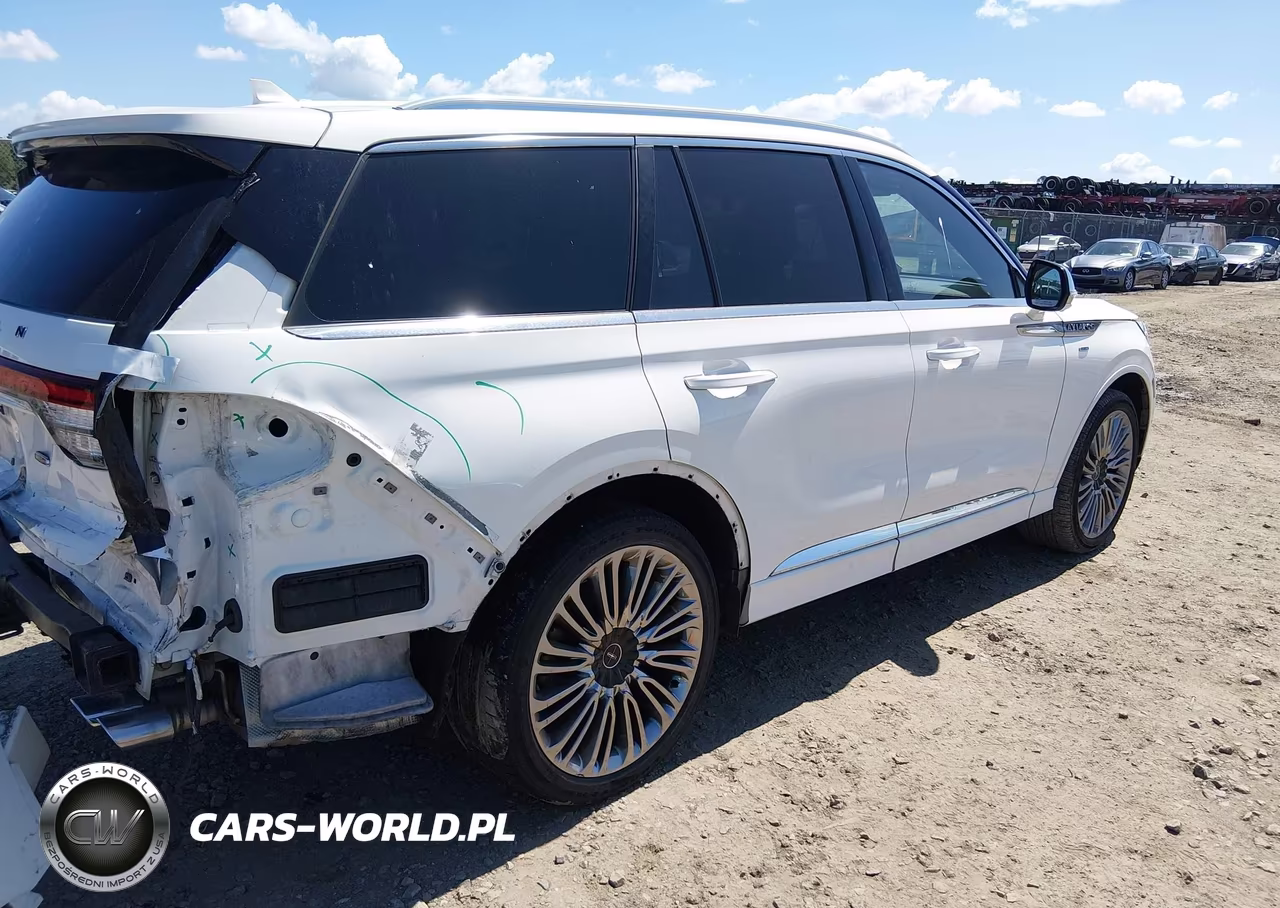 2021 Lincoln Aviator Black Label VIN:5LM5J9XC7MGL10661 - 4