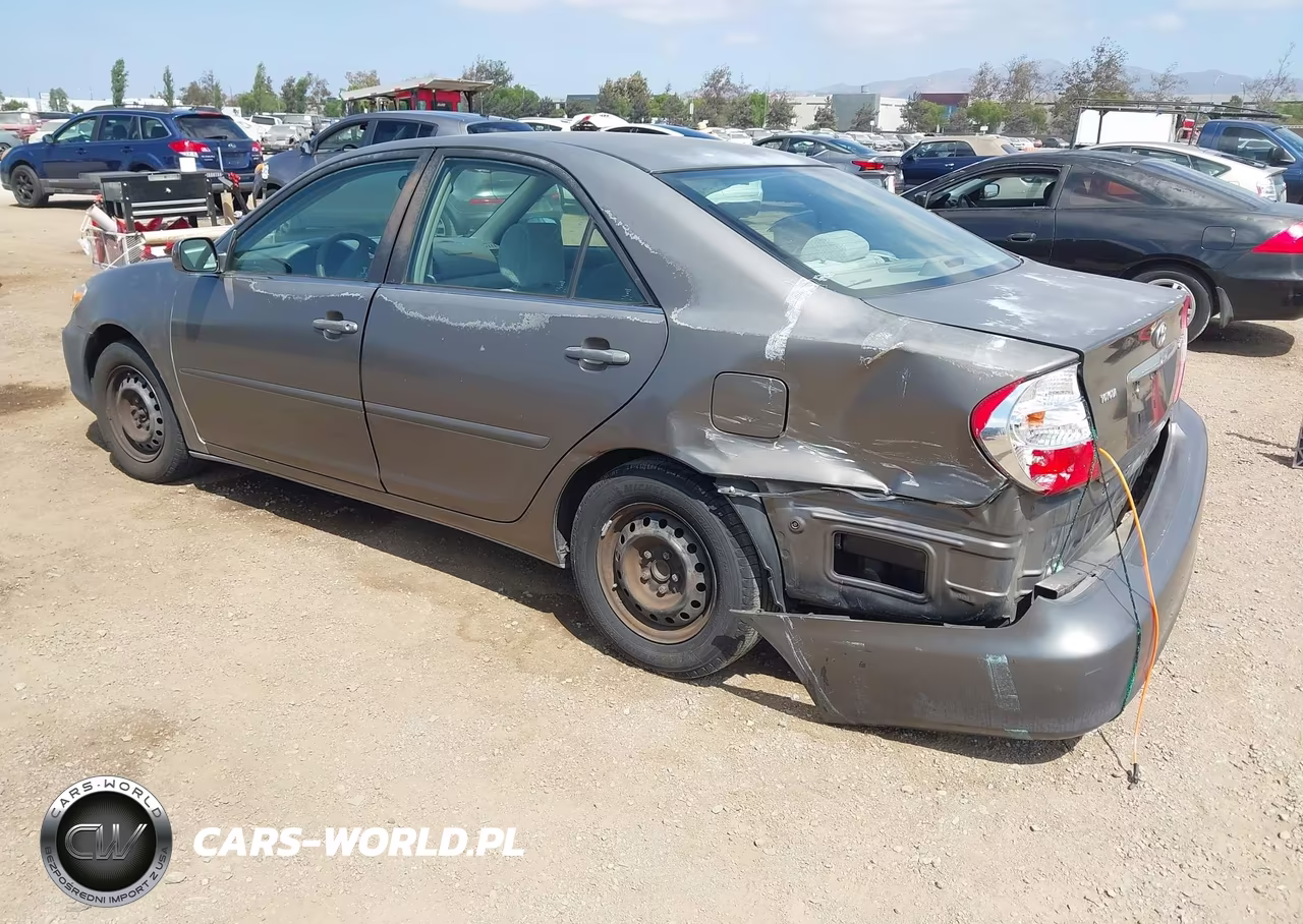 2003 Toyota Camry Le VIN:4T1BE32K33U745652 - 3