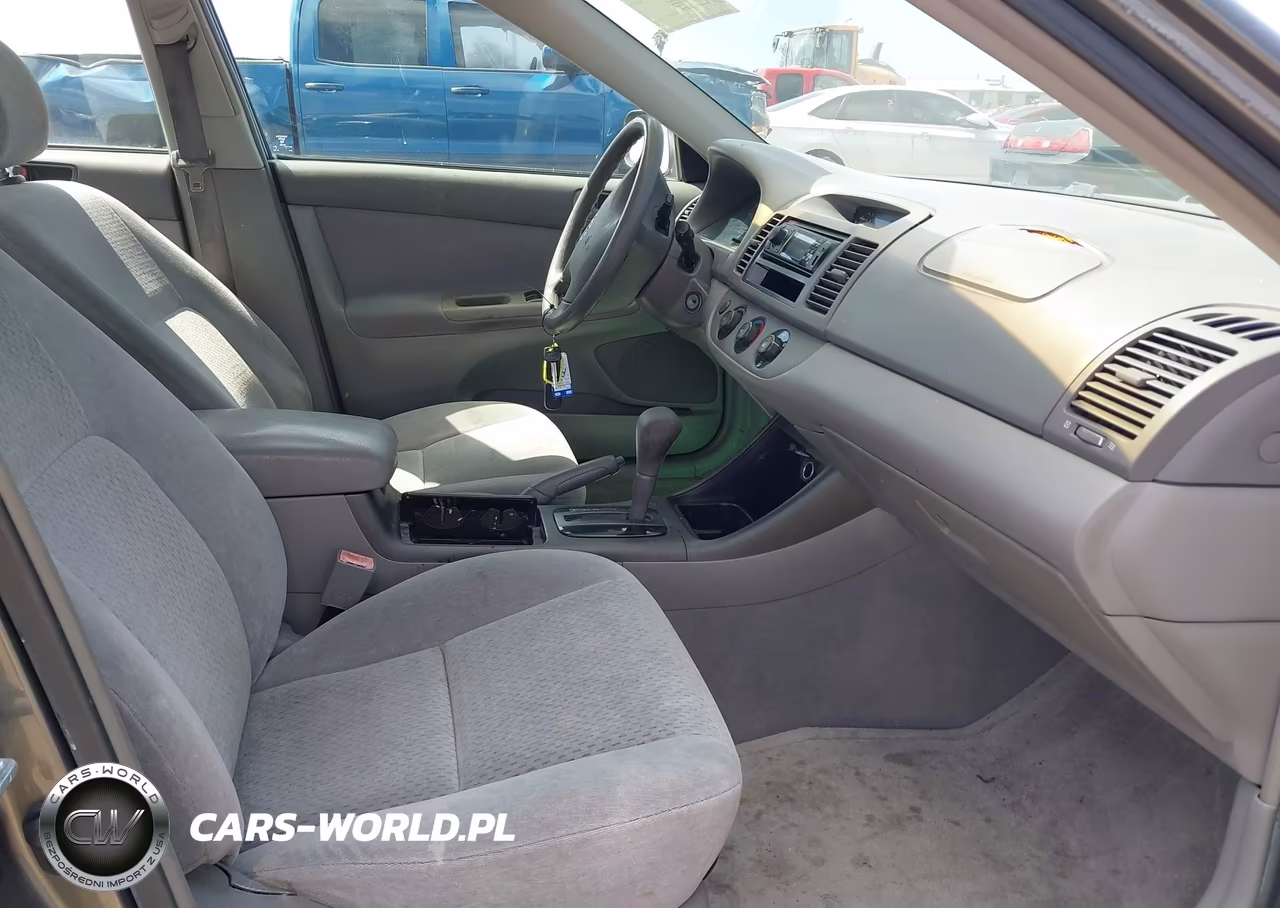 2003 Toyota Camry Le VIN:4T1BE32K33U745652 - 5