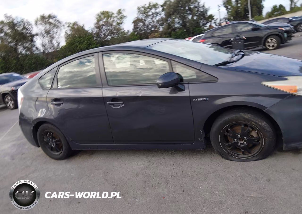 2015 Toyota Prius Two VIN:JTDKN3DU2F0421106 - 13