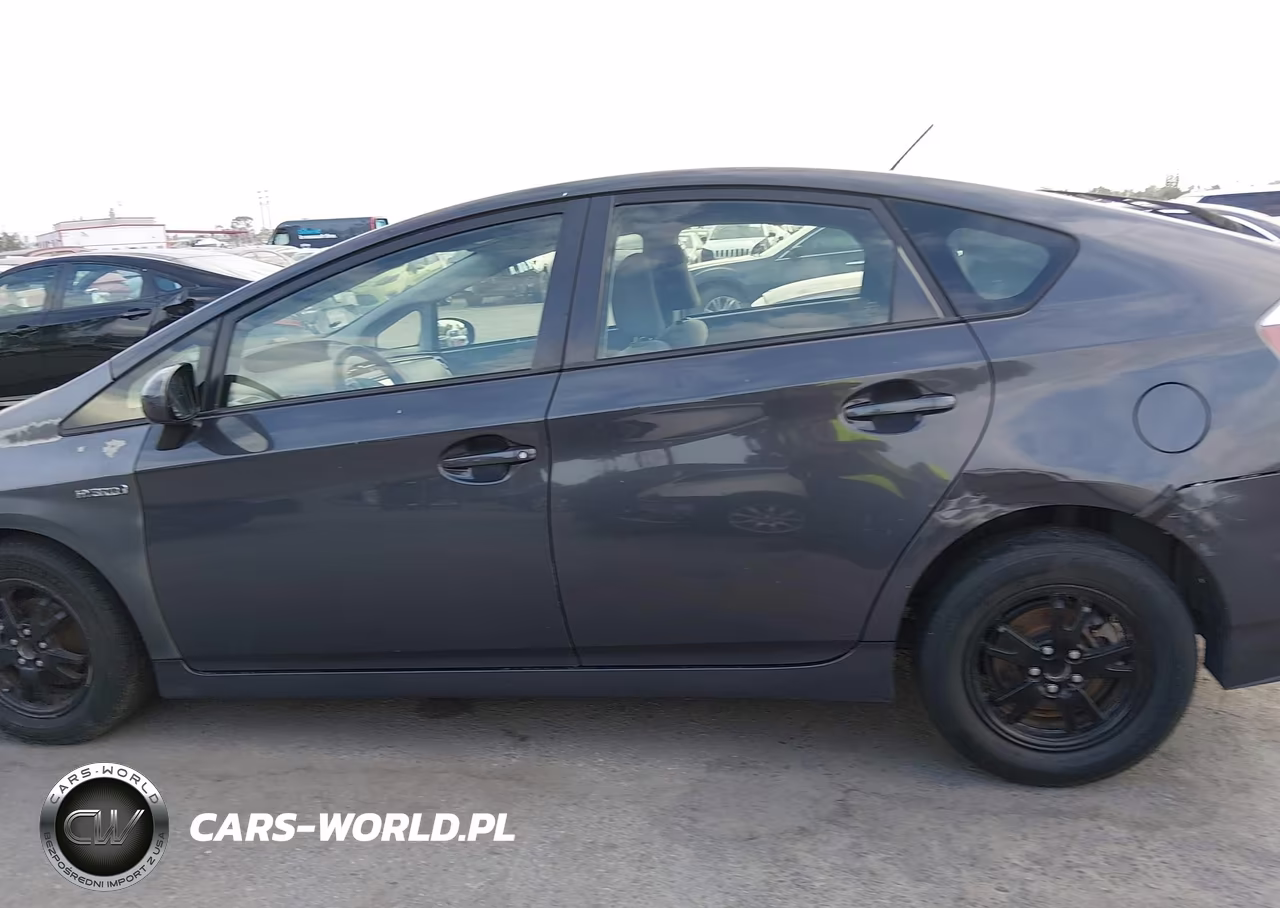 2015 Toyota Prius Two VIN:JTDKN3DU2F0421106 - 14