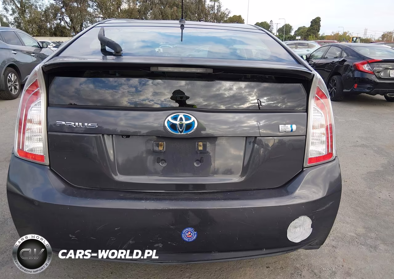 2015 Toyota Prius Two VIN:JTDKN3DU2F0421106 - 16