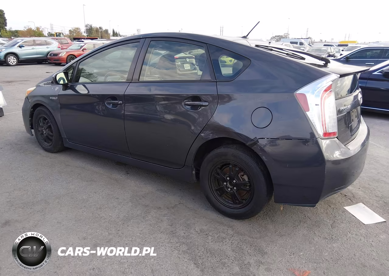 2015 Toyota Prius Two VIN:JTDKN3DU2F0421106 - 3