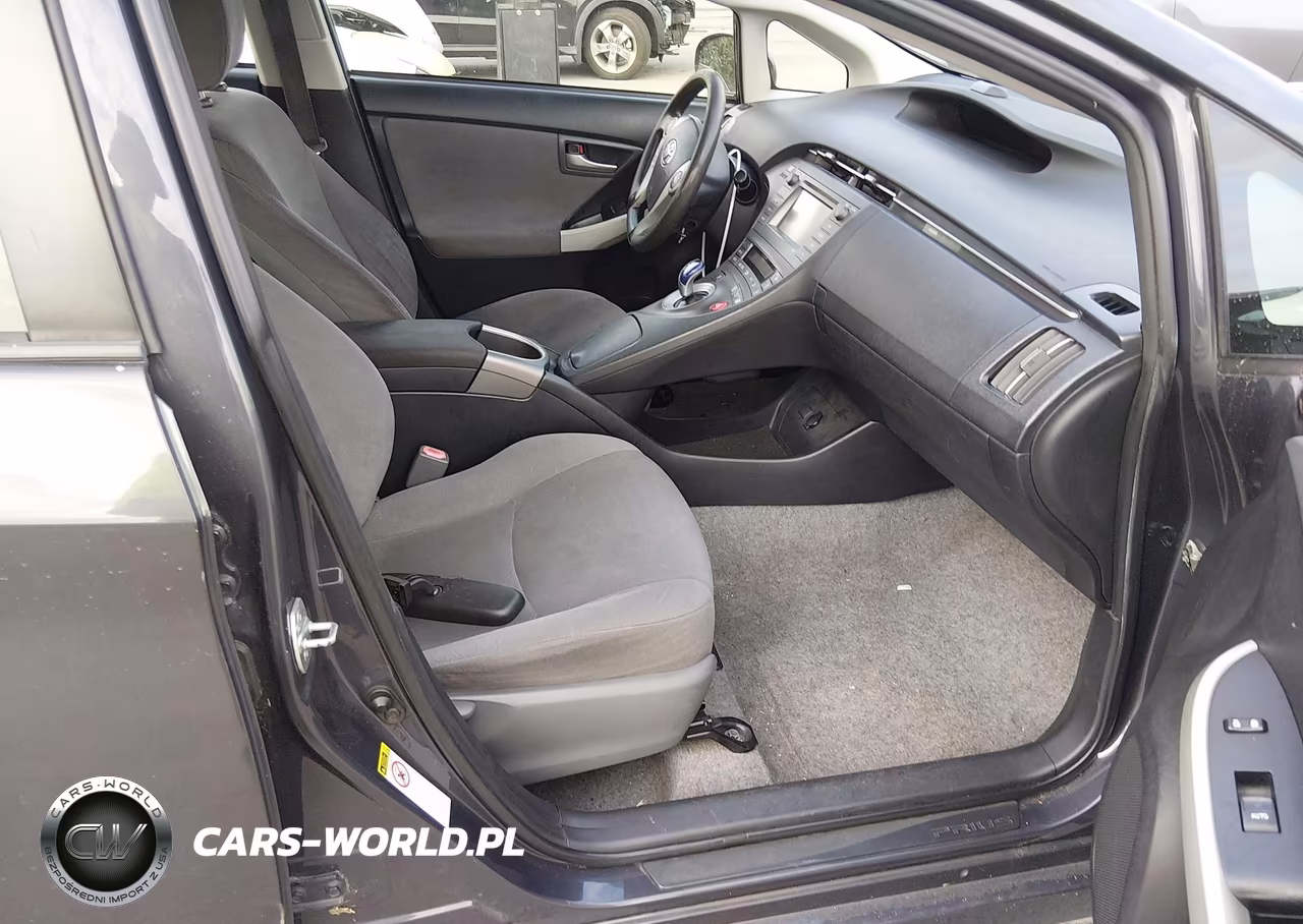 2015 Toyota Prius Two VIN:JTDKN3DU2F0421106 - 5