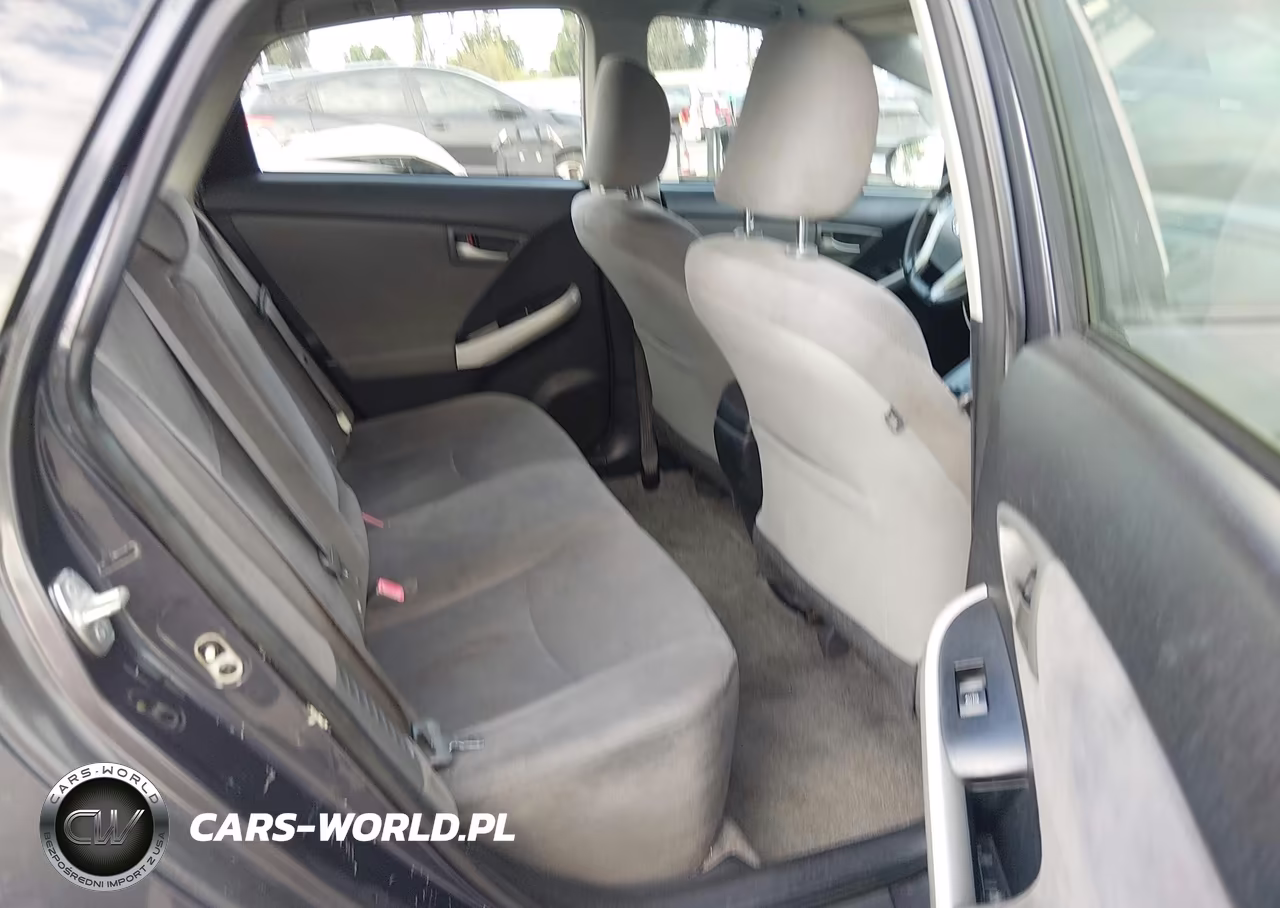 2015 Toyota Prius Two VIN:JTDKN3DU2F0421106 - 8