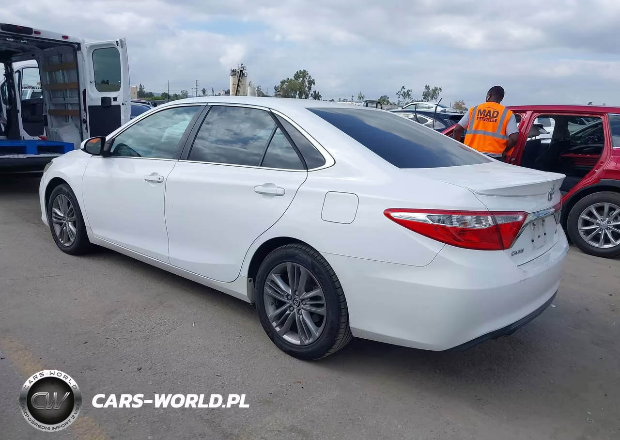 2015 Toyota Camry Se VIN:4T1BF1FK3FU902323 - 3