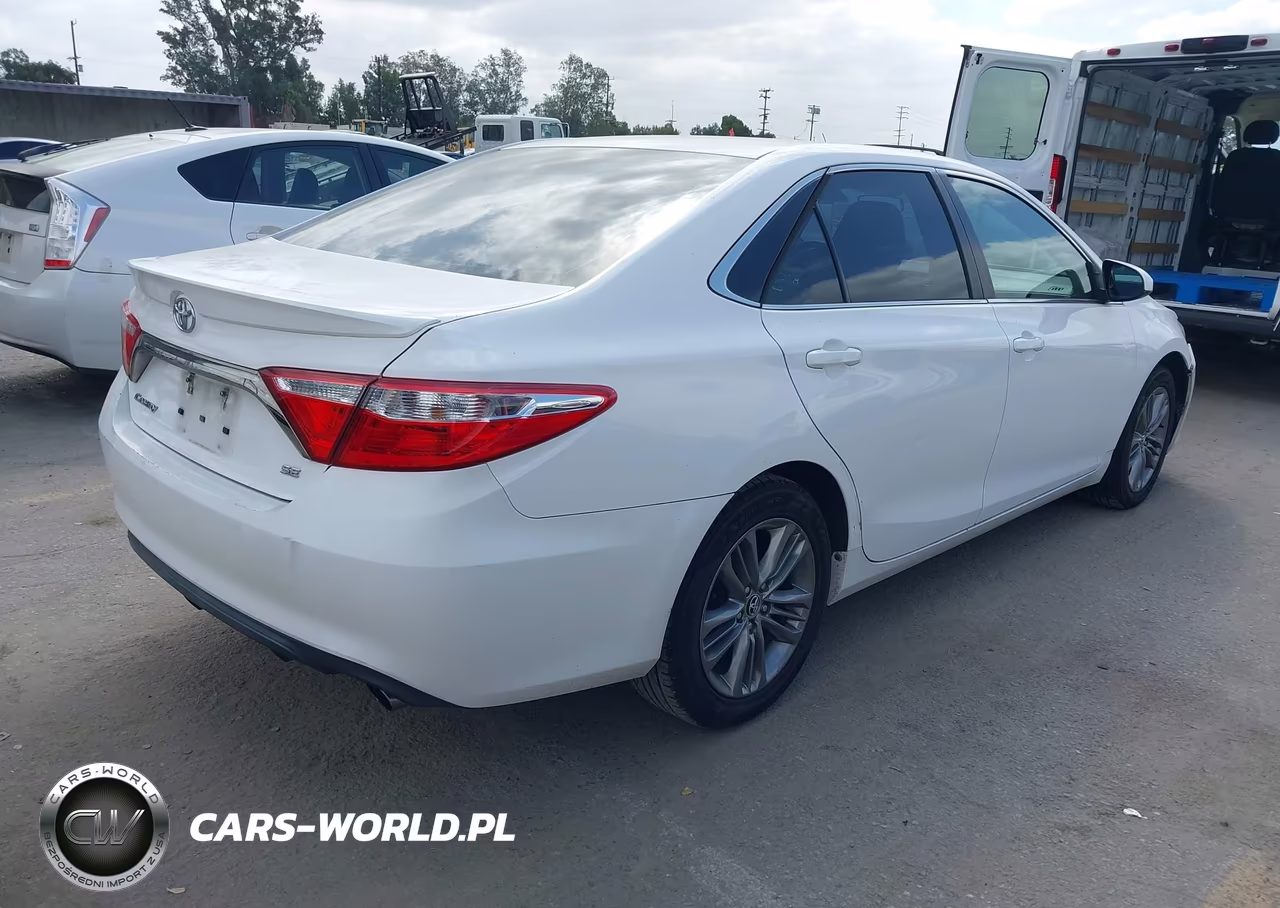 2015 Toyota Camry Se VIN:4T1BF1FK3FU902323 - 4