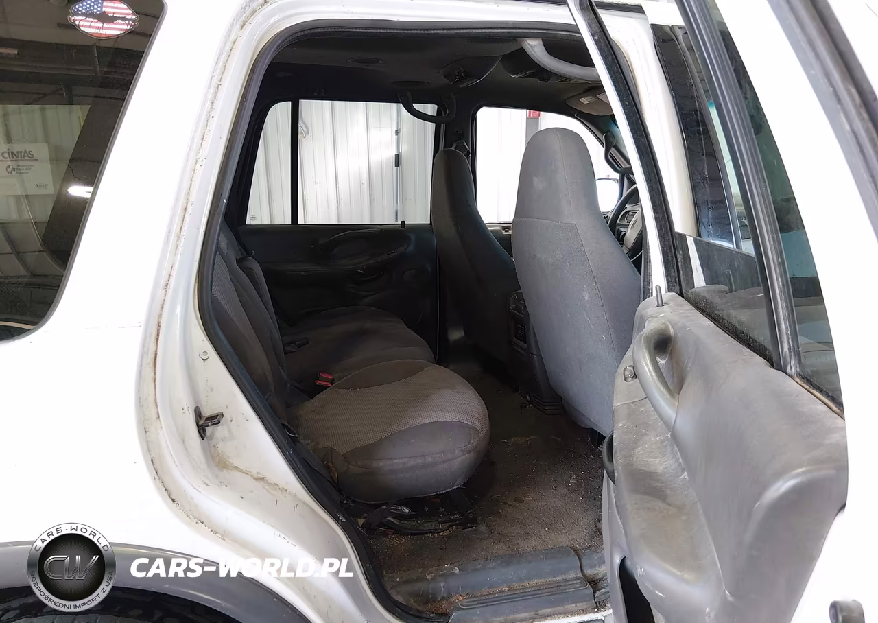 2002 Ford Expedition Xlt VIN:1FMPU16L42LA13938 - 8
