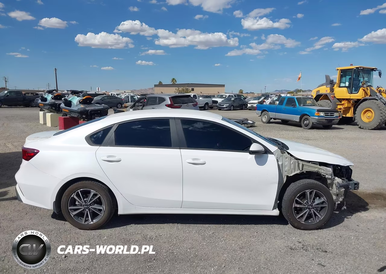 2024 Kia Forte Lxs VIN:3KPF24ADXRE823018 - 14