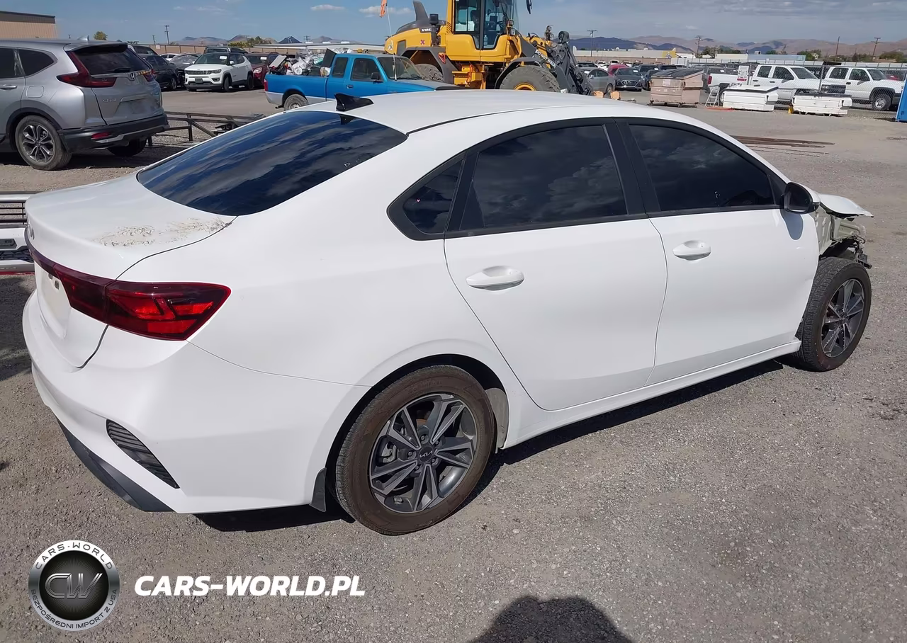 2024 Kia Forte Lxs VIN:3KPF24ADXRE823018 - 4