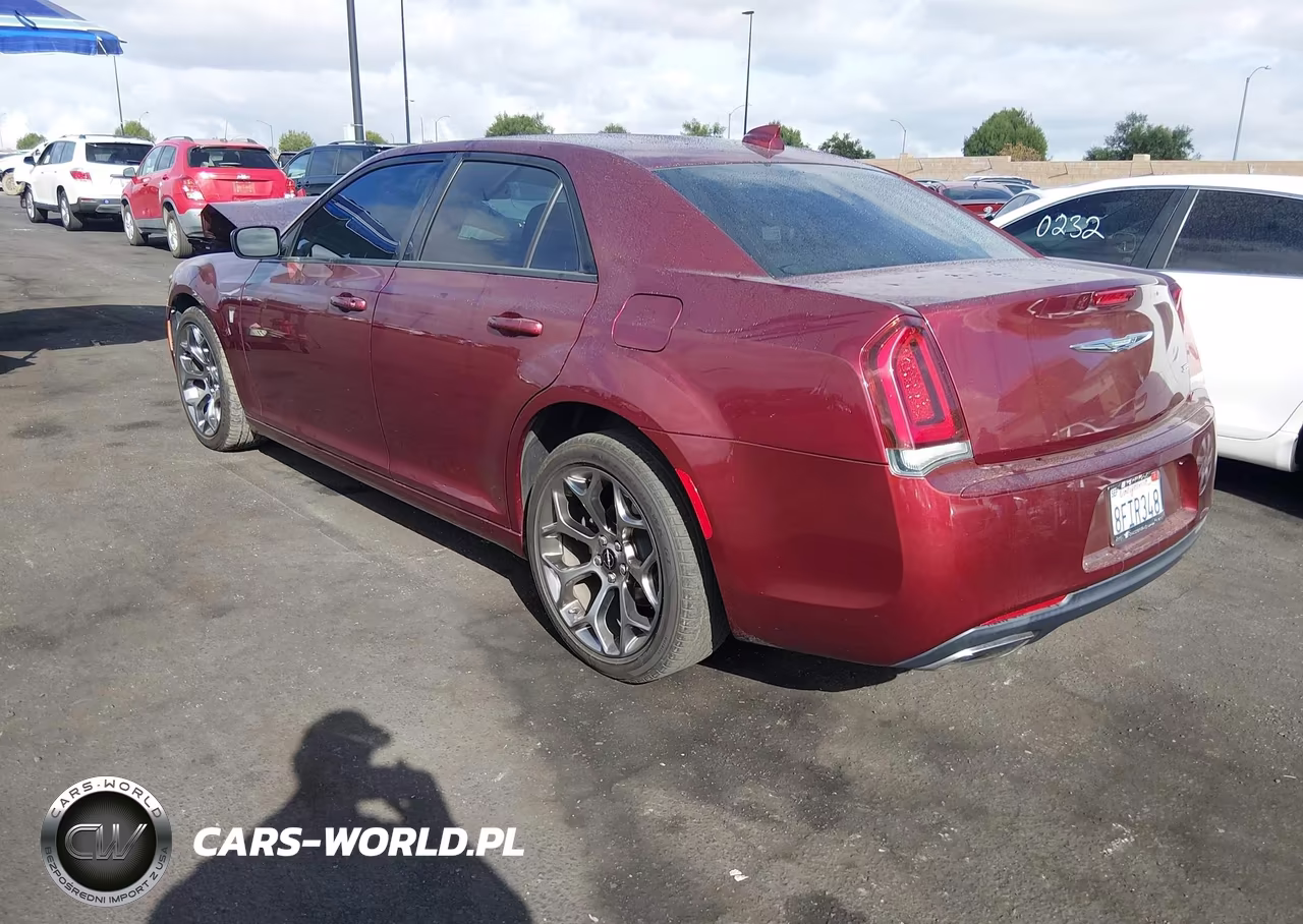 2018 Chrysler 300 Touring VIN:2C3CCAAG3JH320159 - 3