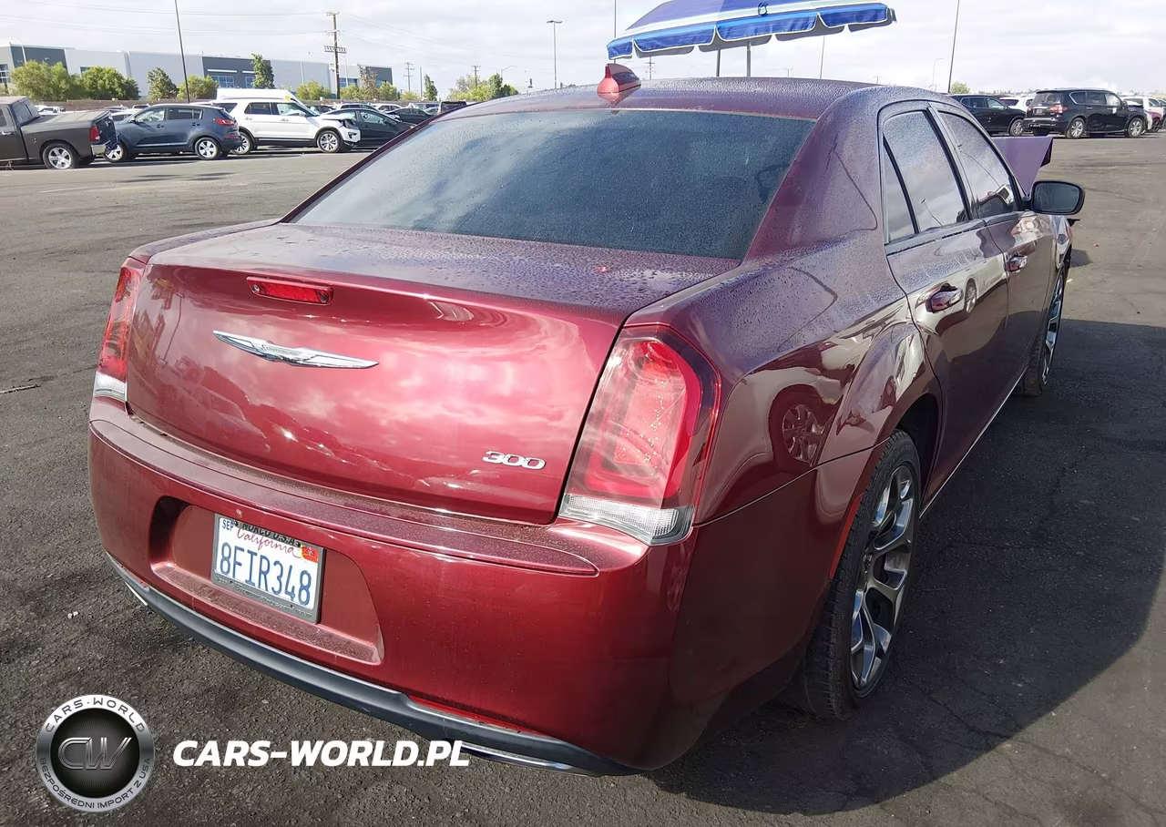 2018 Chrysler 300 Touring VIN:2C3CCAAG3JH320159 - 4
