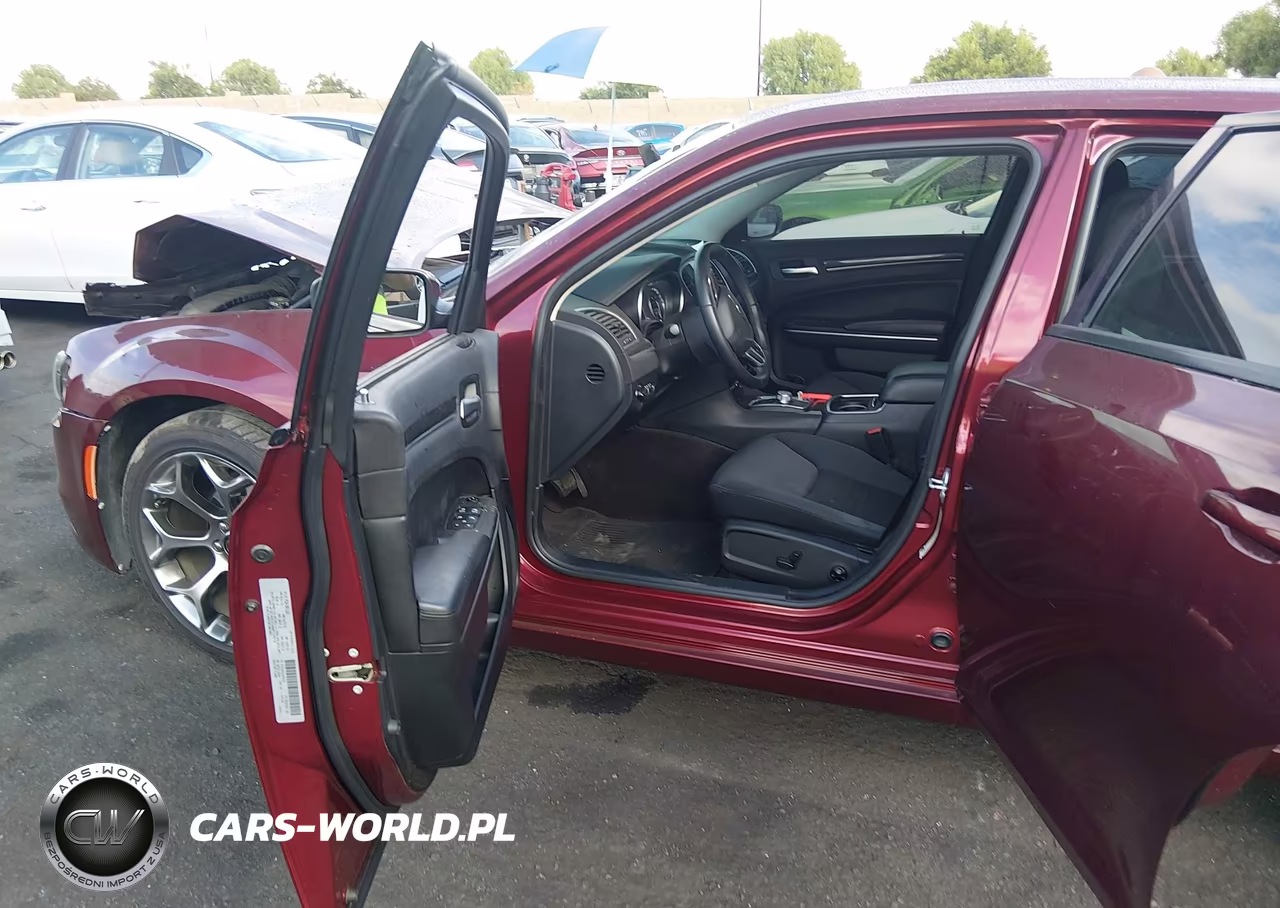 2018 Chrysler 300 Touring VIN:2C3CCAAG3JH320159 - 5