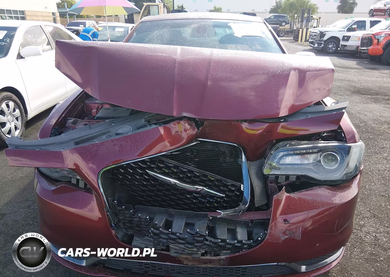 2018 Chrysler 300 Touring VIN:2C3CCAAG3JH320159 - 6