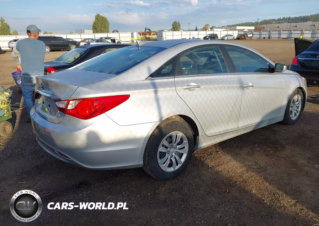 2011 Hyundai Sonata Gls VIN:5NPEB4ACXBH088013 - 4