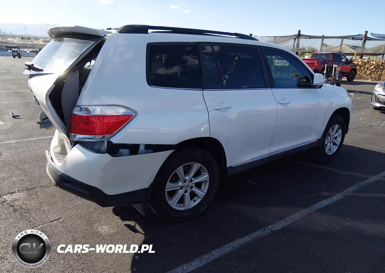 2011 Toyota Highlander Base V6 VIN:5TDZK3EH3BS048657 - 4