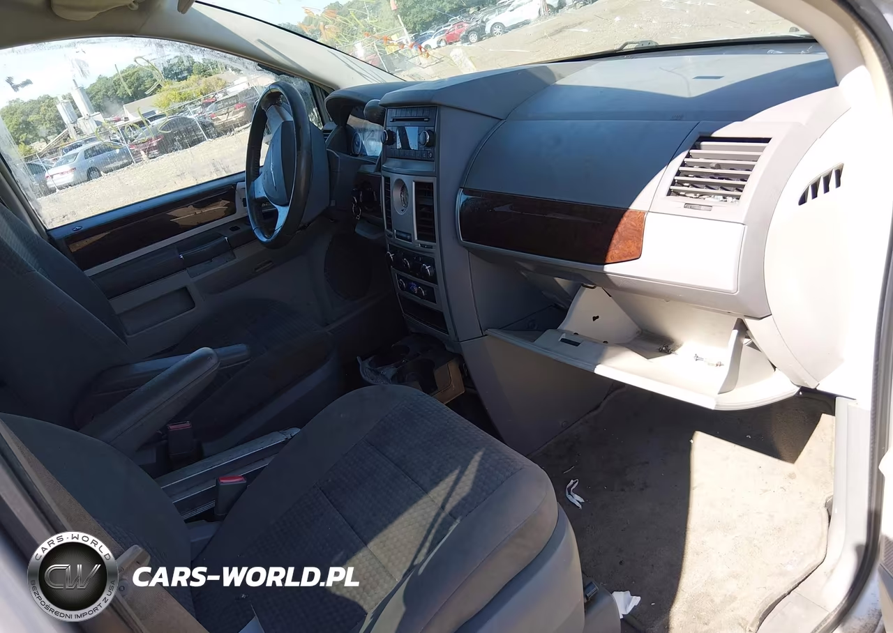 2010 Chrysler Town & Country Touring VIN:2A4RR5D15AR319263 - 5