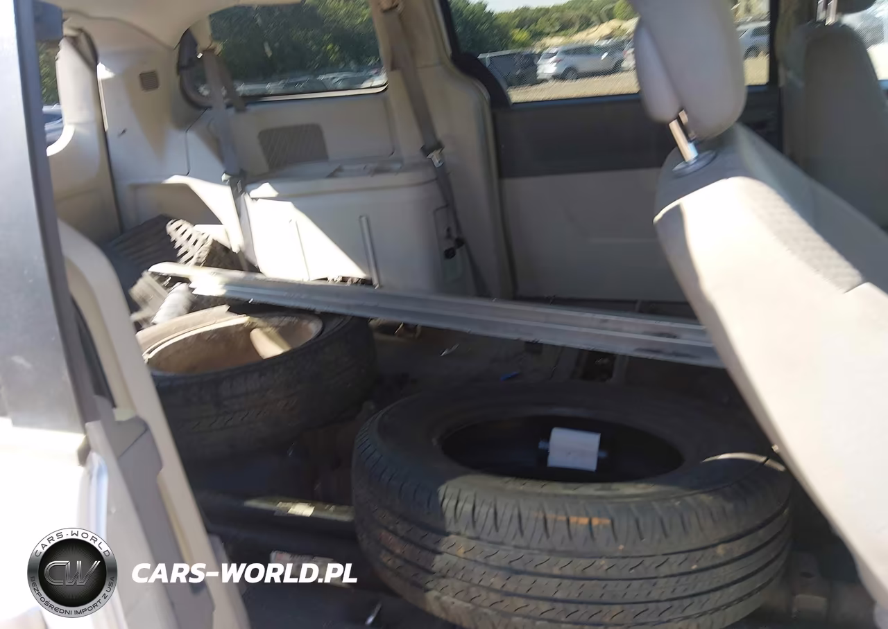 2010 Chrysler Town & Country Touring VIN:2A4RR5D15AR319263 - 8