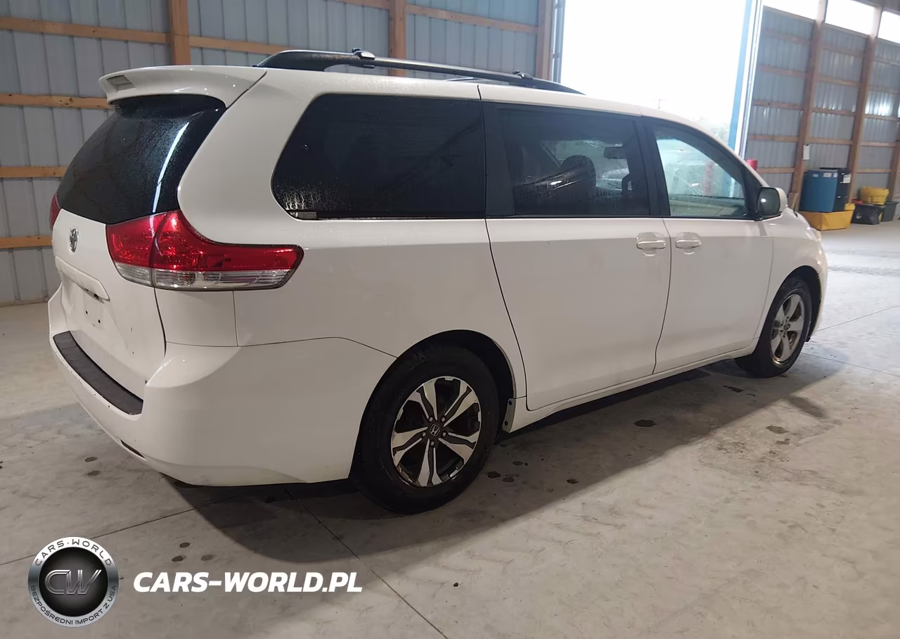 2012 Toyota Sienna Le V6 8 Passenger VIN:5TDKK3DC1CS258263 - 4