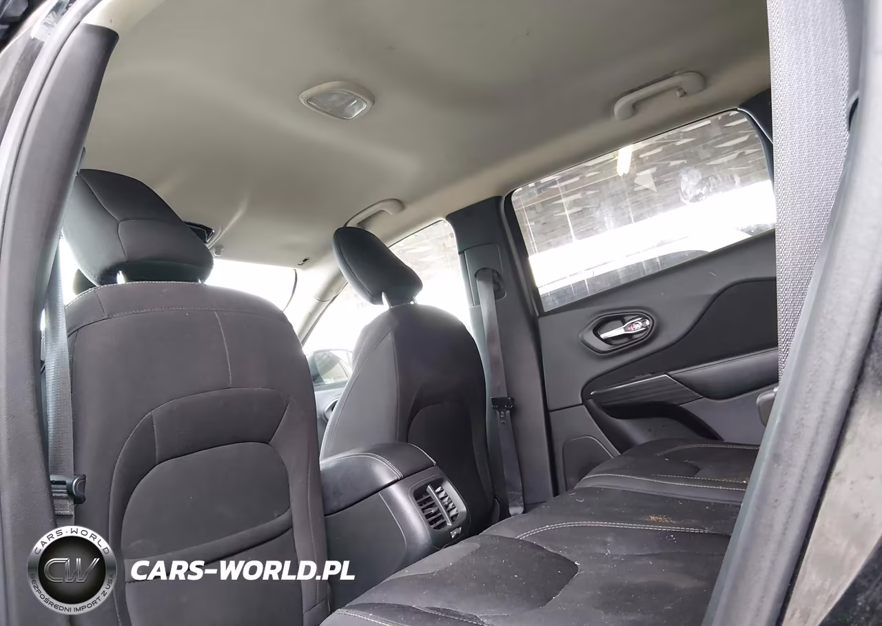 2015 Jeep Cherokee Latitude VIN:1C4PJMCB5FW619411 - 8