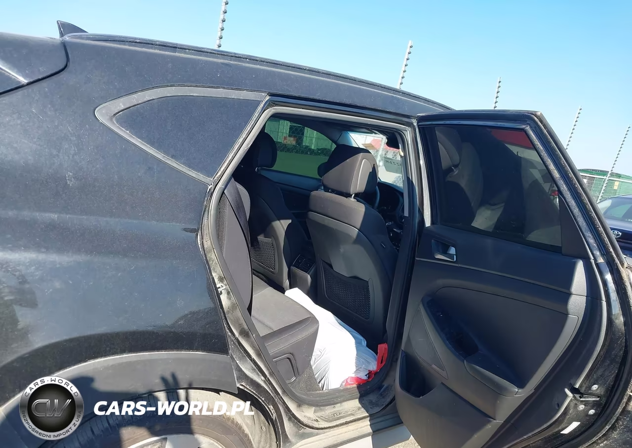 2018 Hyundai Tucson Value VIN:KM8J33A28JU674755 - 8