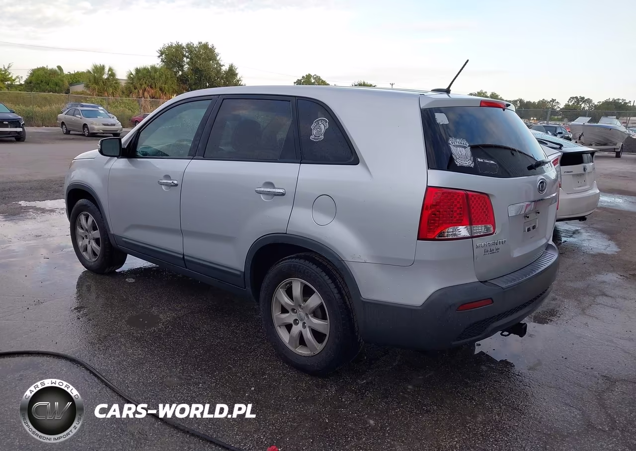 2013 Kia Sorento Lx VIN:5XYKT3A15DG325428 - 3