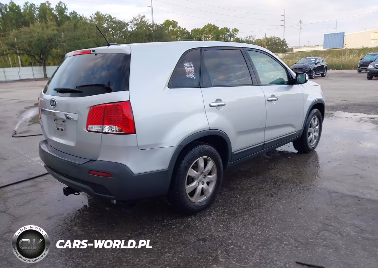 2013 Kia Sorento Lx VIN:5XYKT3A15DG325428 - 4