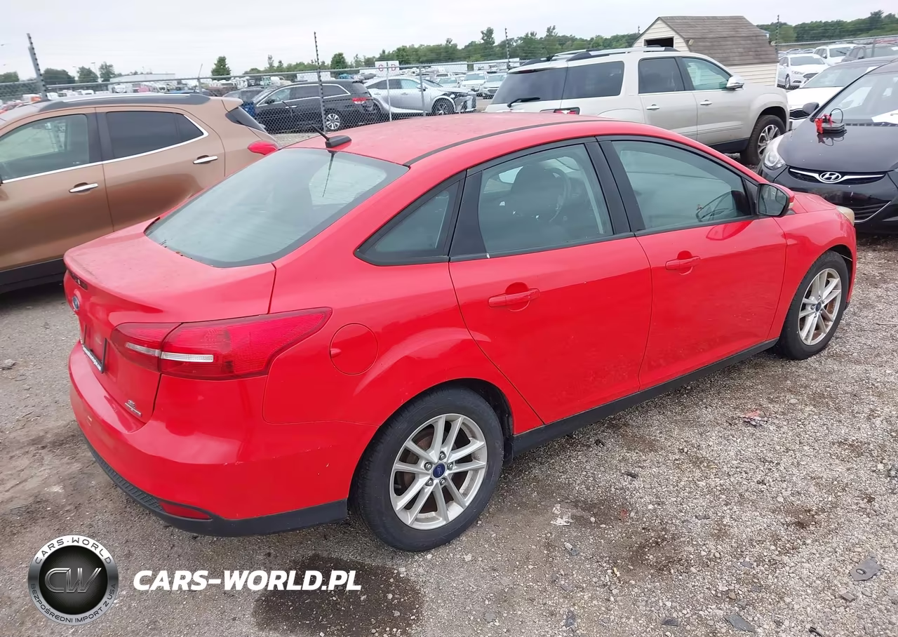 2015 Ford Focus Se VIN:1FADP3F24FL209617 - 4
