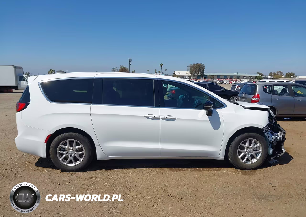 2025 Chrysler Voyager Lx VIN:2C4RC1CG8SR611481 - 13