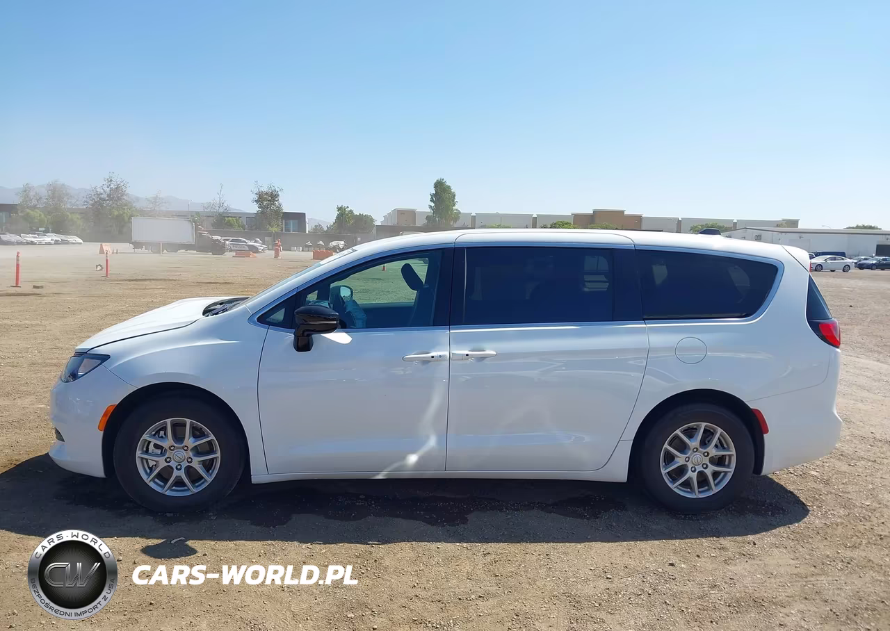 2025 Chrysler Voyager Lx VIN:2C4RC1CG8SR611481 - 14