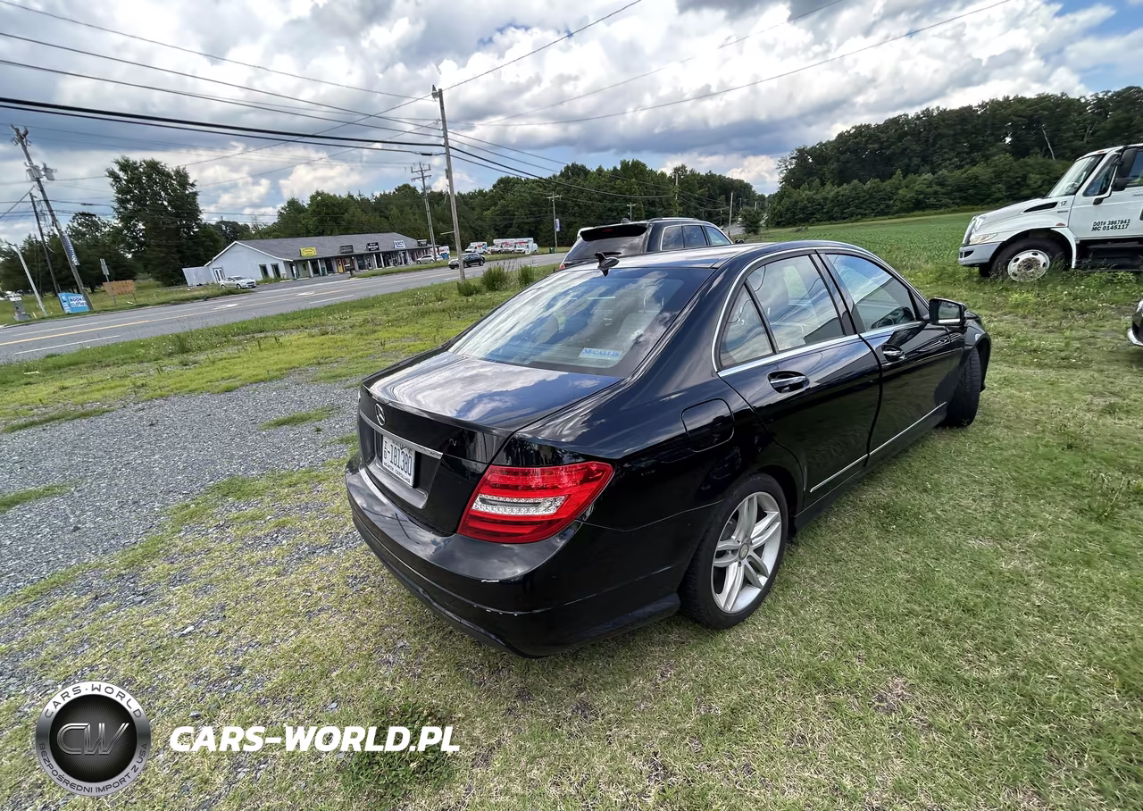 2013 Mercedes-Benz C 250 Sport VIN:WDDGF4HB7DR273292 - 4