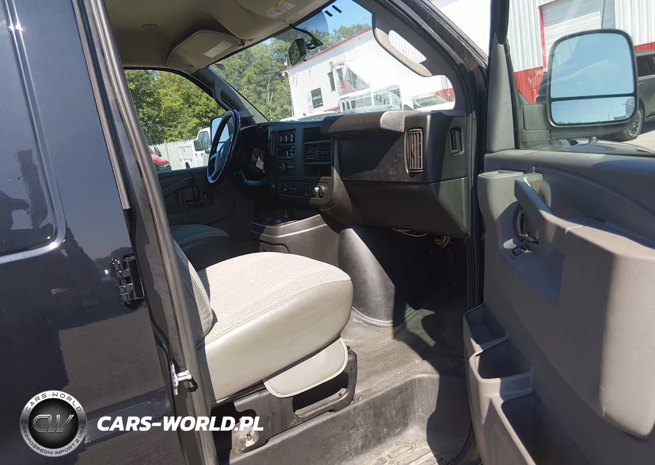 2018 Chevrolet Express 2500 Work Van VIN:1GCWGAFG9J1313883 - 5