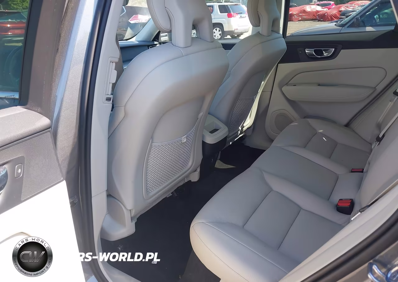2018 Volvo Xc60 T5 Momentum VIN:YV4102RK8J1075543 - 8