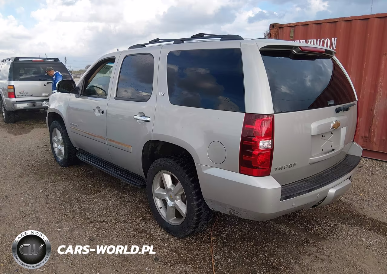2007 Chevrolet Tahoe Ltz VIN:1GNFC130X7R389584 - 3