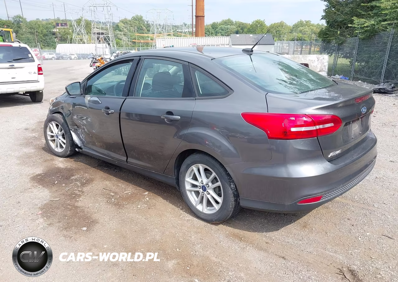 2015 Ford Focus Se VIN:1FADP3F21FL316429 - 3