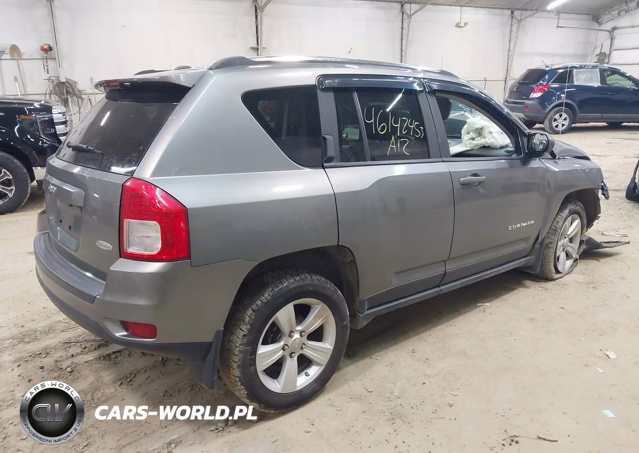 2012 Jeep Compass Latitude VIN:1C4NJDEB6CD599231 - 4