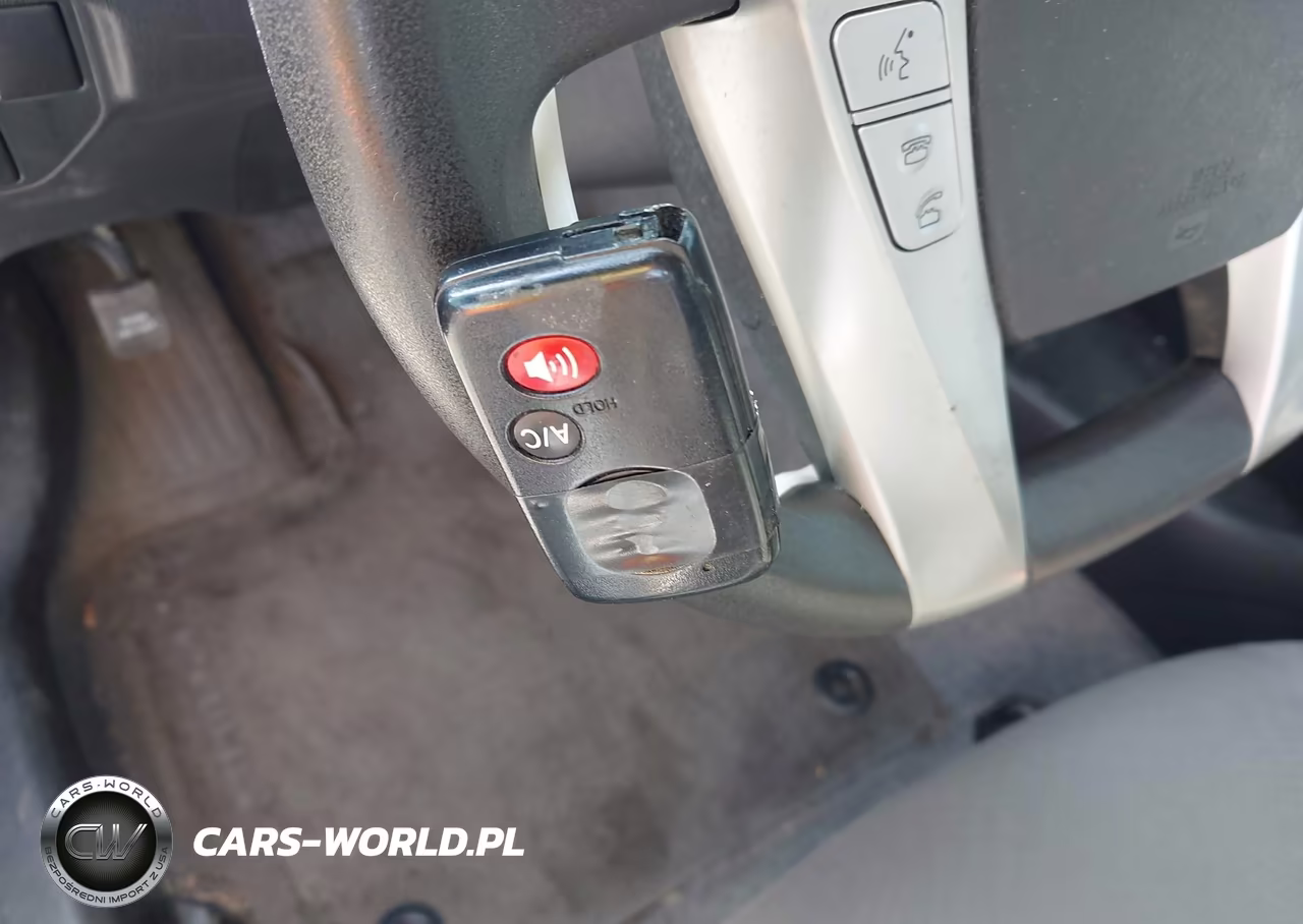 2014 Toyota Prius Three VIN:JTDKN3DU5E0380792 - 11