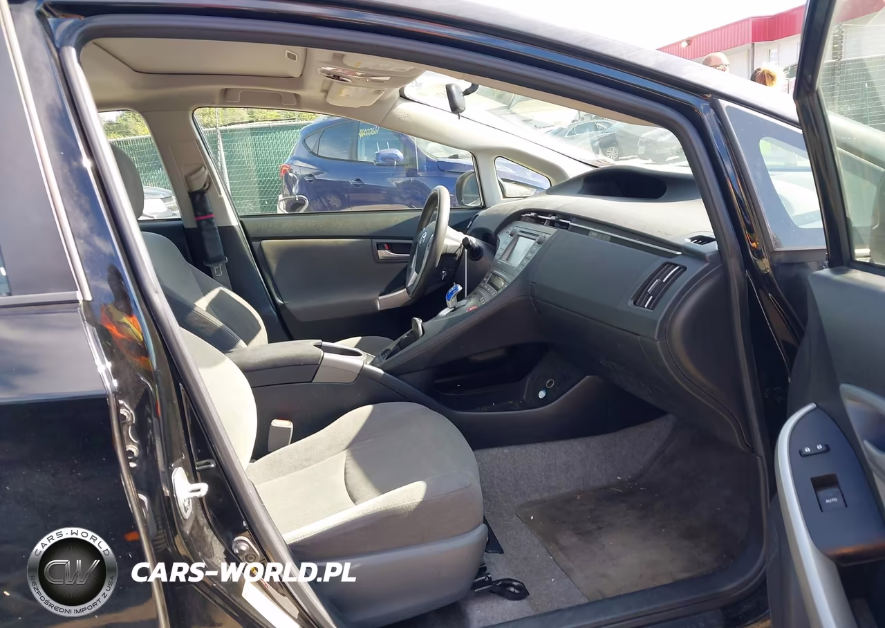 2014 Toyota Prius Three VIN:JTDKN3DU5E0380792 - 5