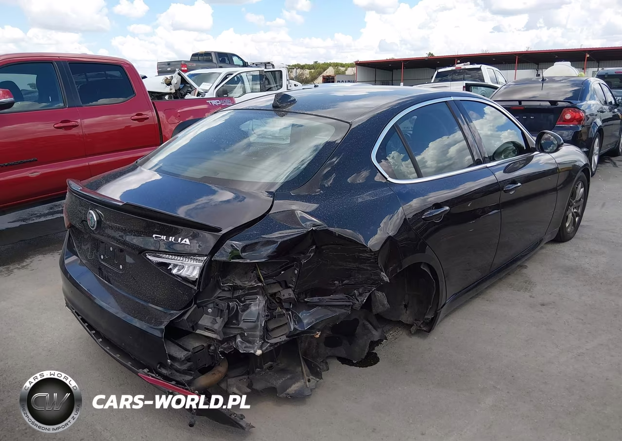 2018 Alfa Romeo Giulia Awd VIN:ZARFAEDN4J7563822 - 4