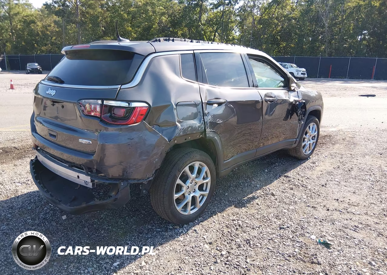 2022 Jeep Compass Latitude Lux 4X4 VIN:3C4NJDFB9NT134891 - 4