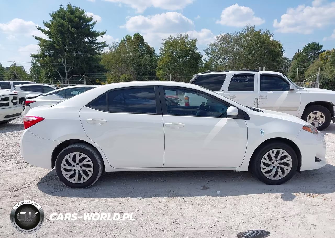 2017 Toyota Corolla Le VIN:5YFBURHE8HP625796 - 13